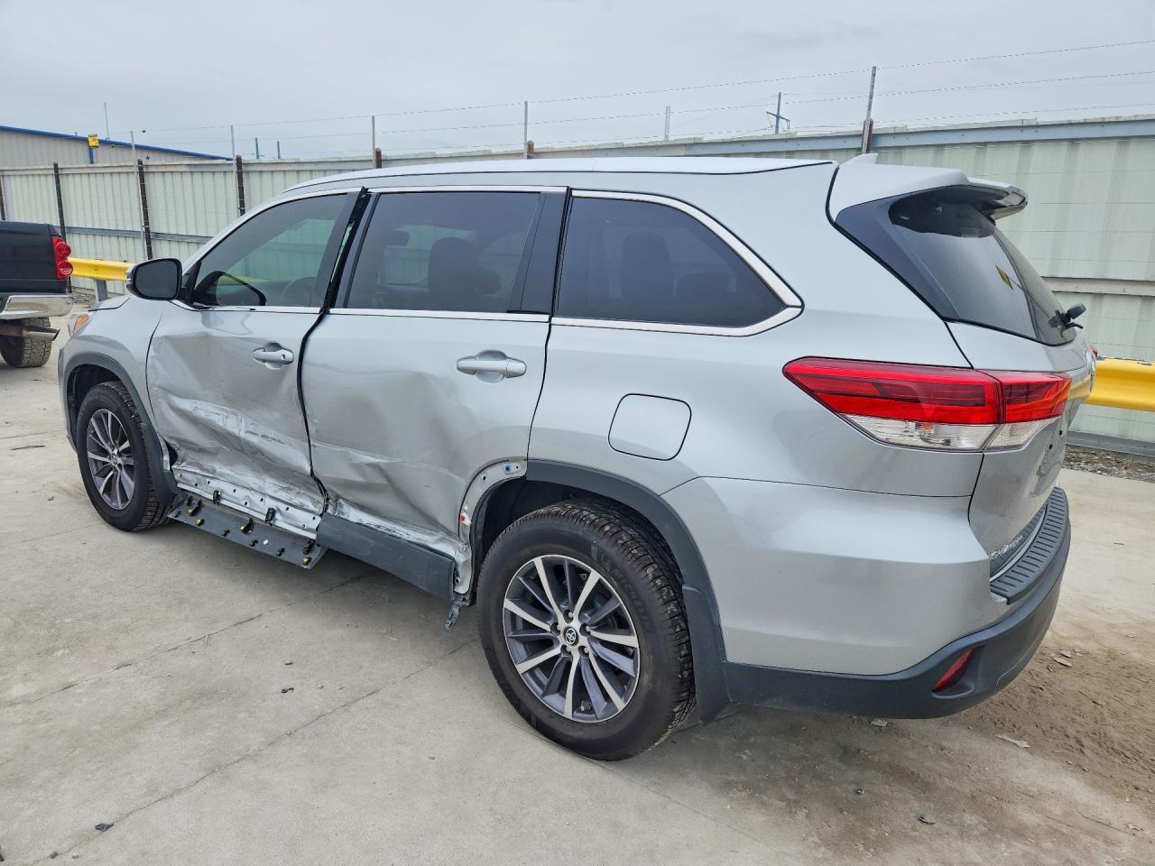 2019 TOYOTA HIGHLANDER