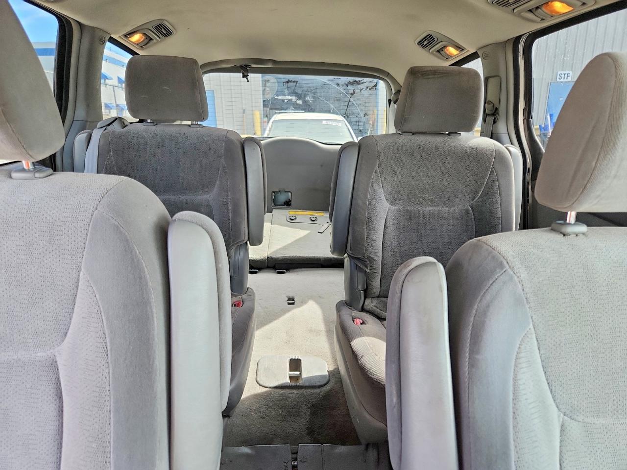 2004 TOYOTA SIENNA