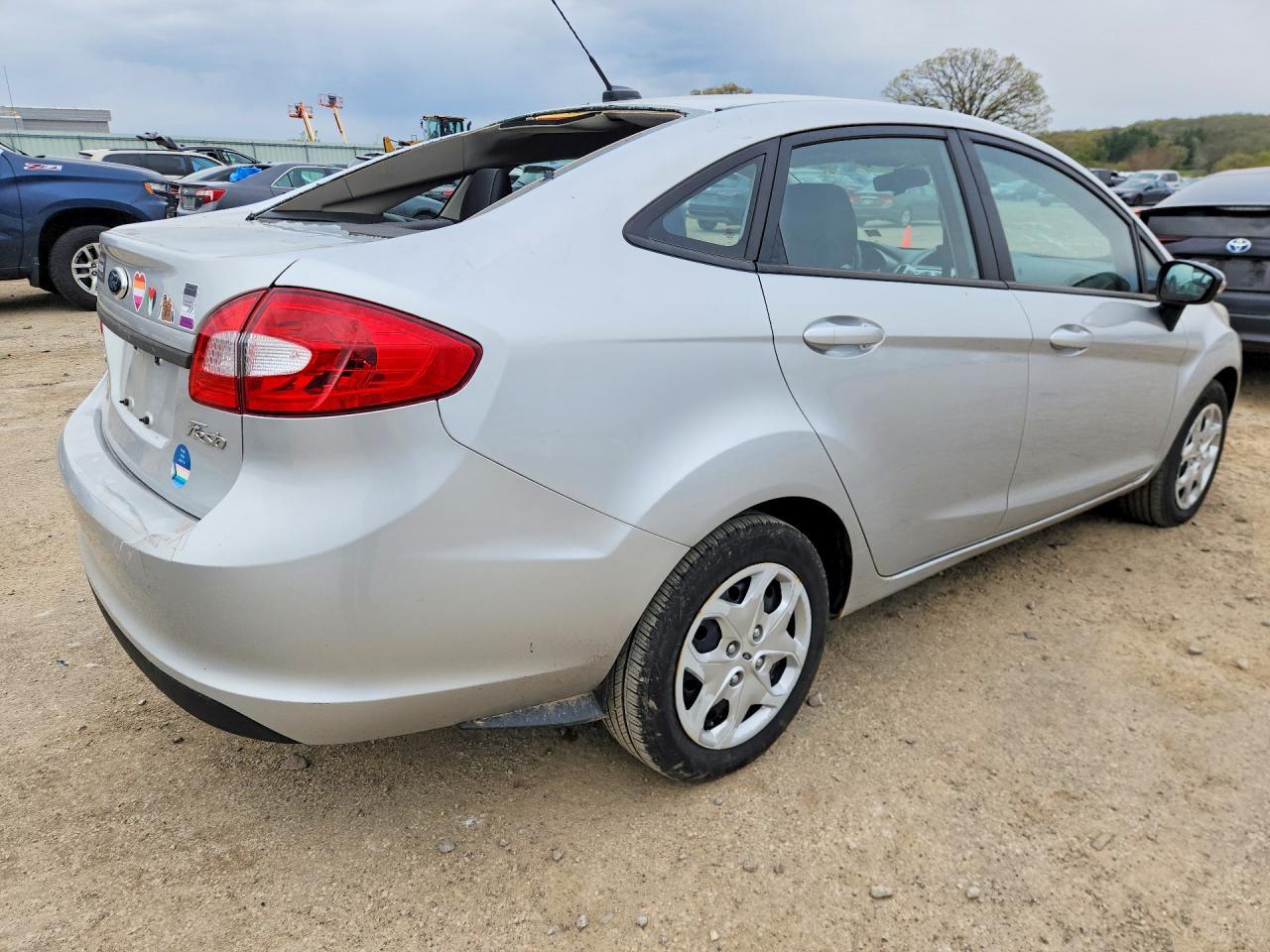 2013 FORD Fiesta
