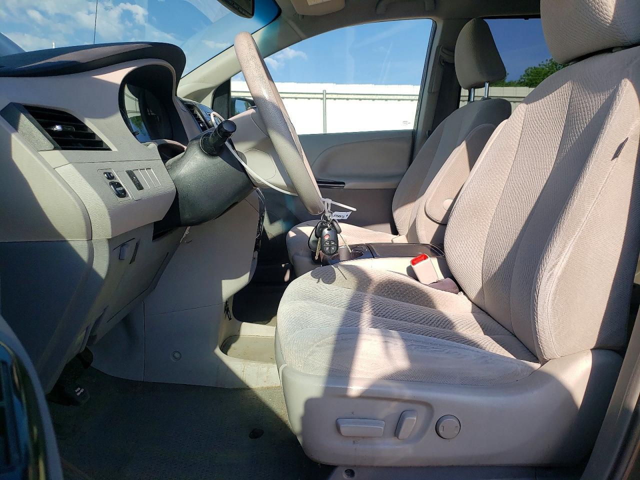 2013 TOYOTA SIENNA