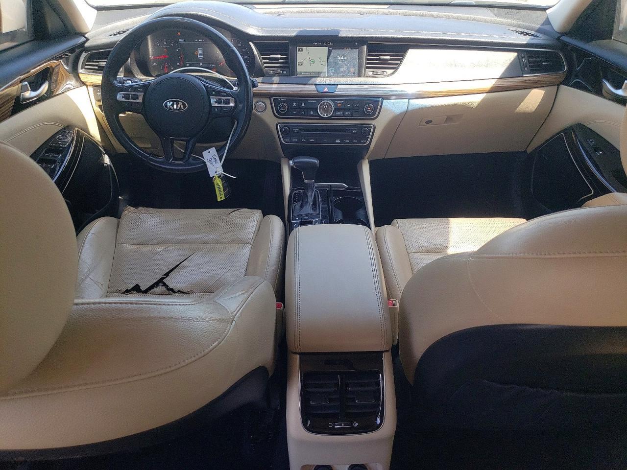 2017 KIA Cadenza