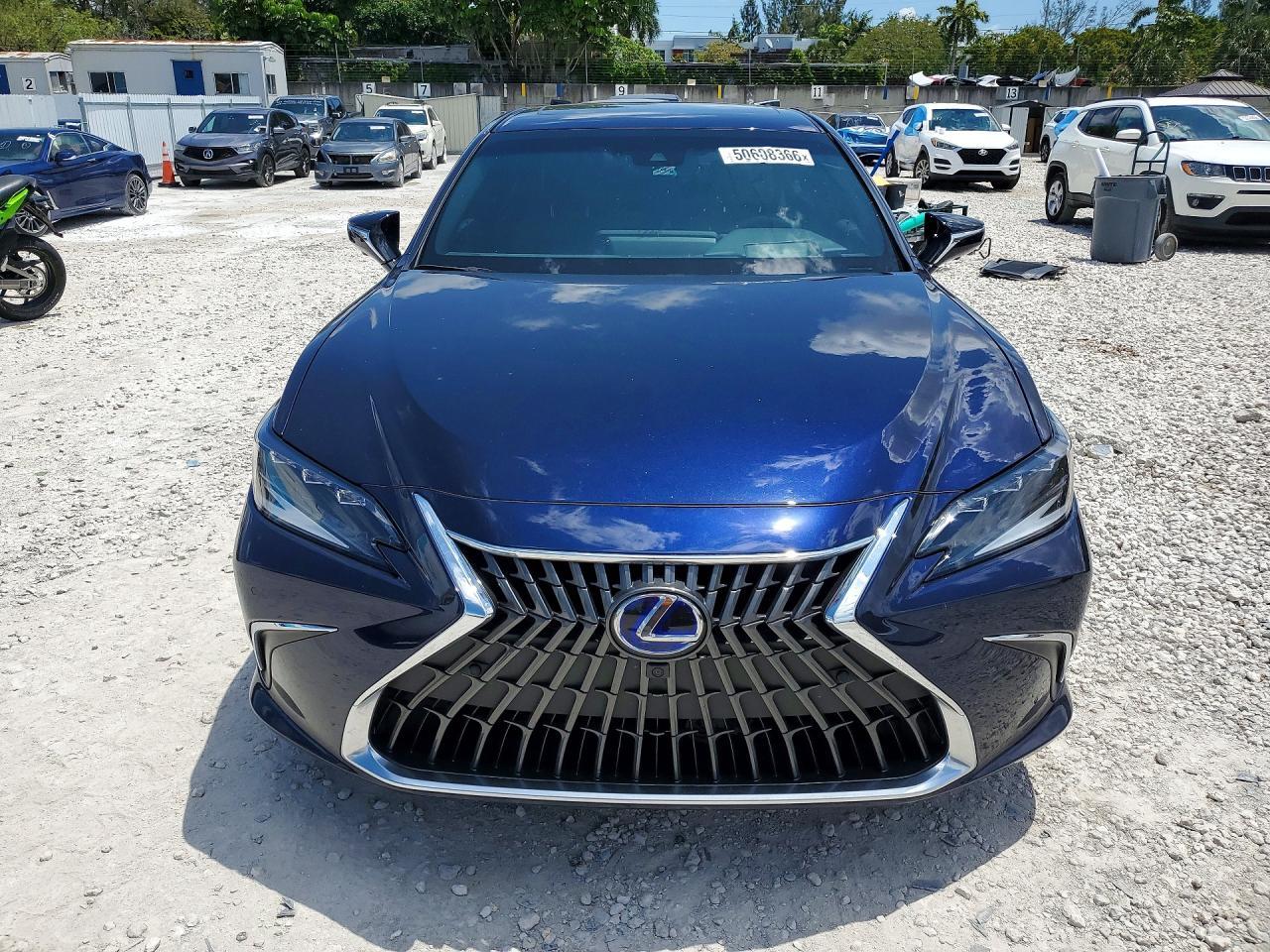 2022 LEXUS ES 300H