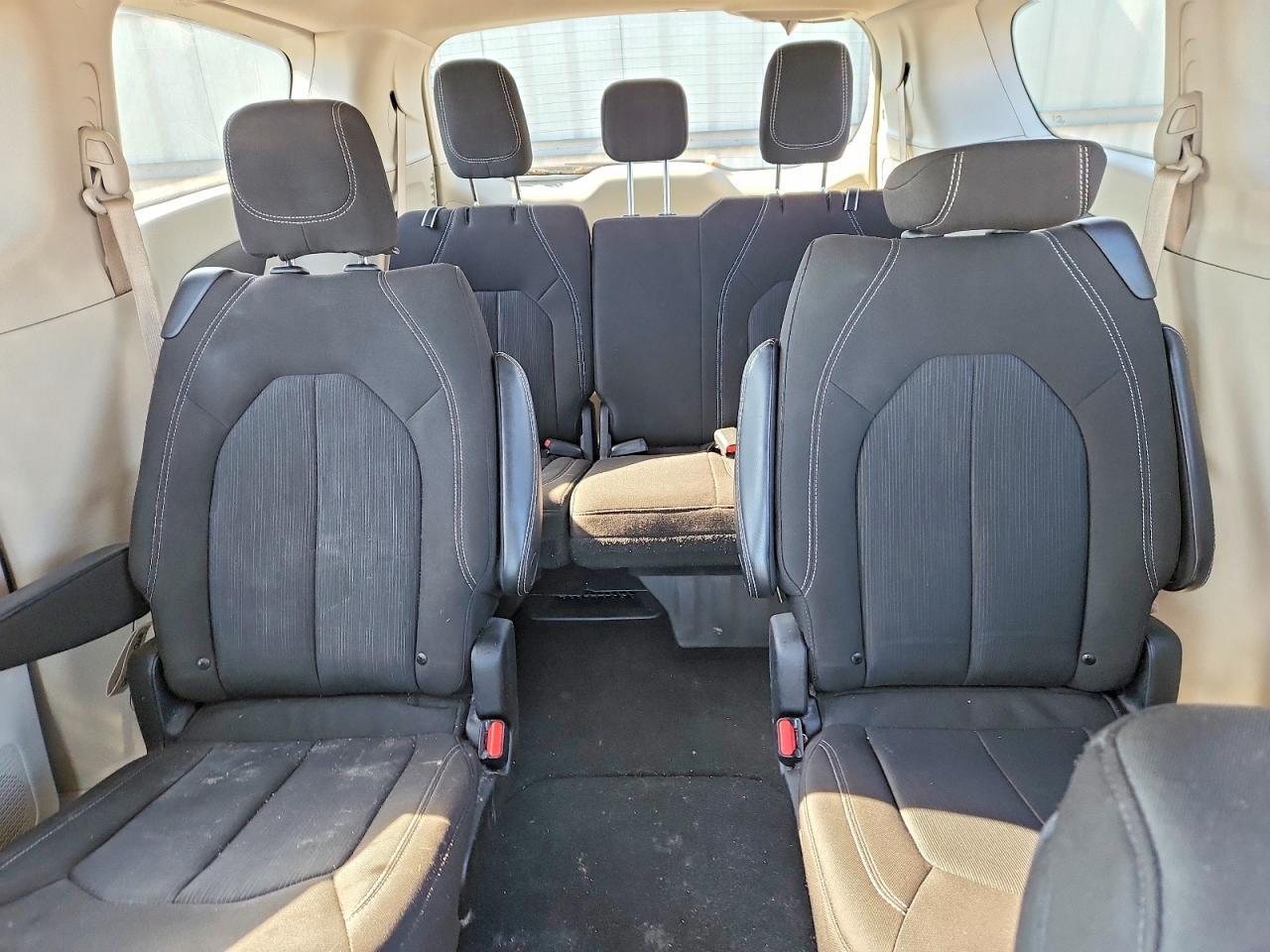2022 CHRYSLER Voyager