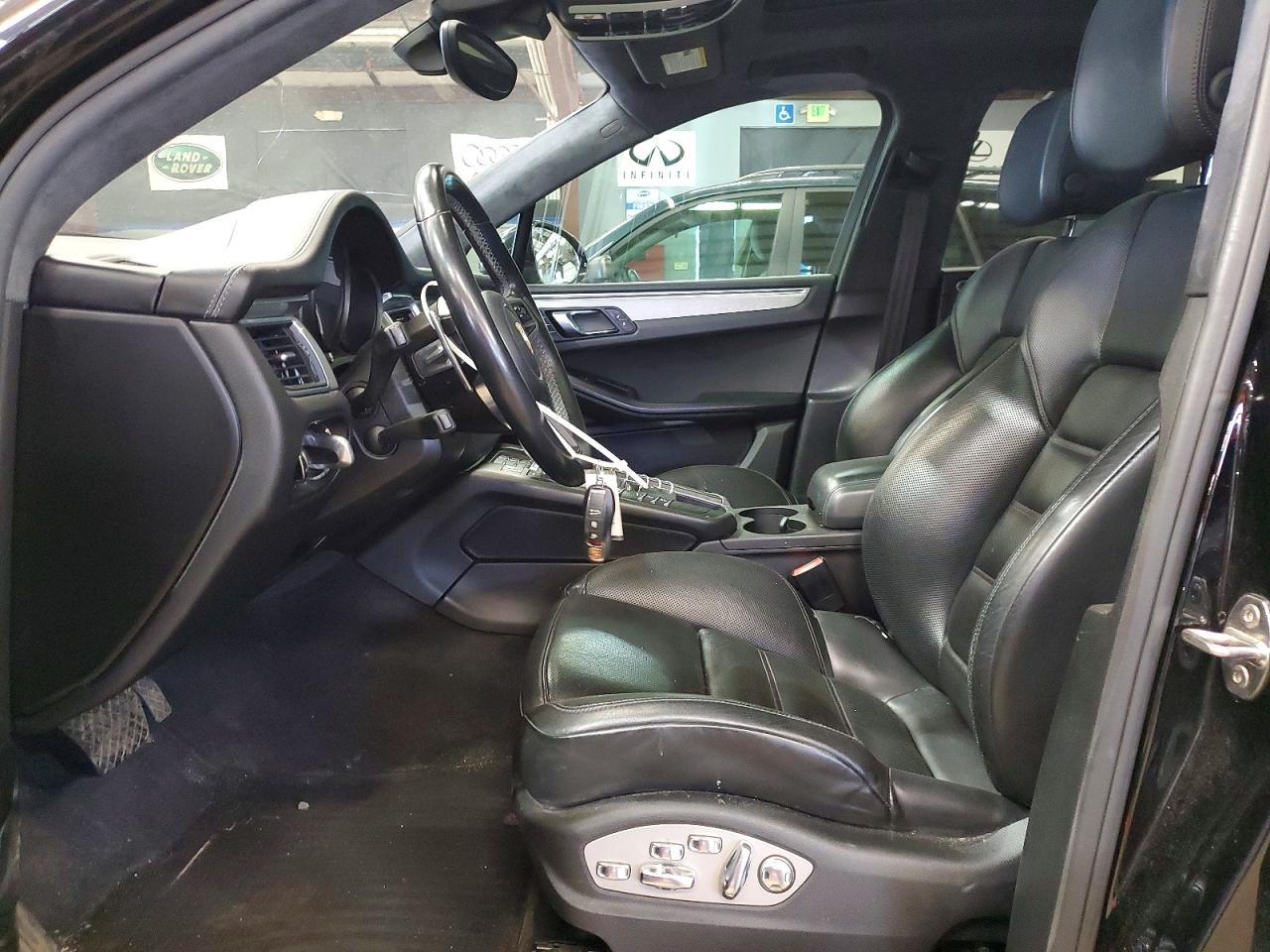 2018 PORSCHE Macan