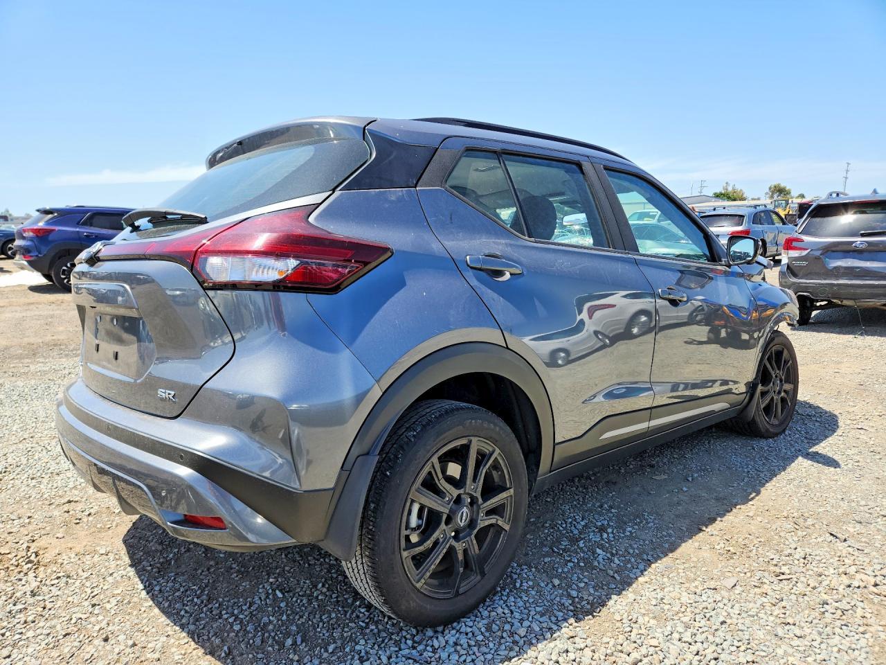 2023 NISSAN KICKS