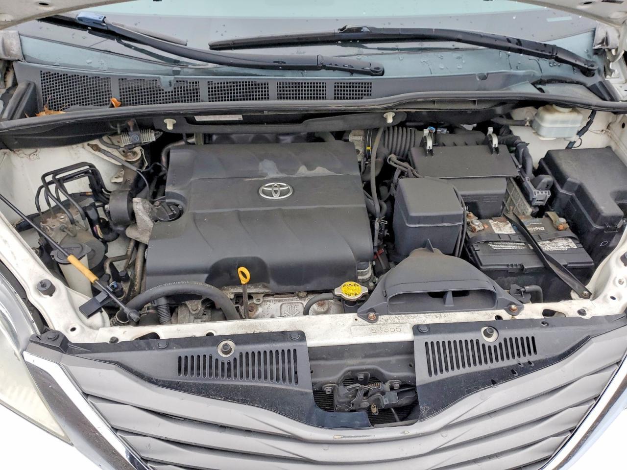 2012 TOYOTA SIENNA