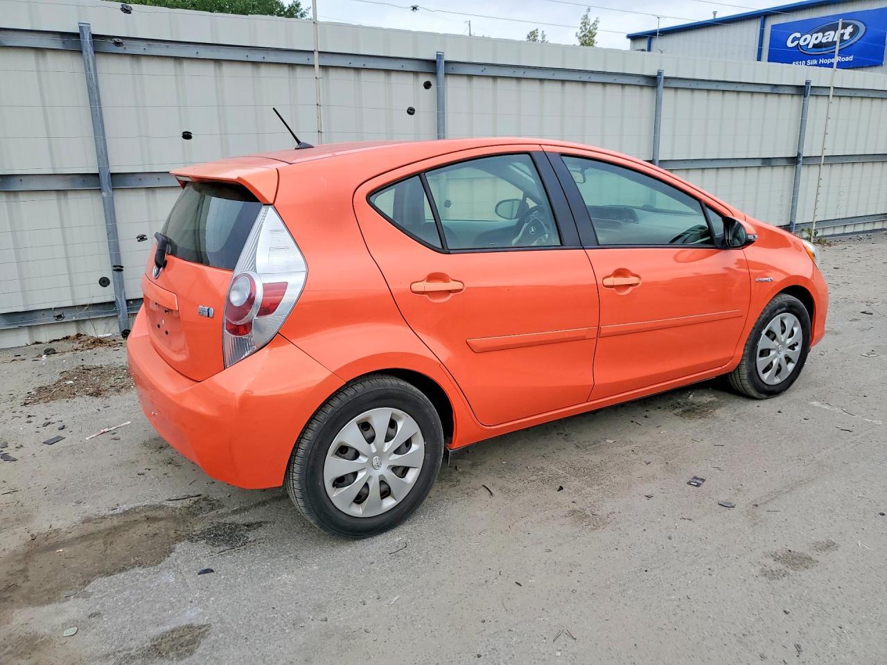 2014 TOYOTA Prius c