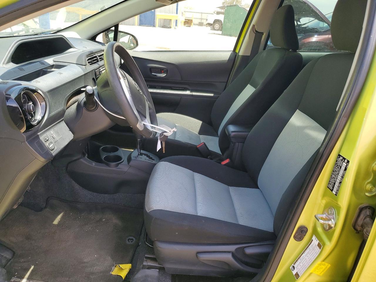 2016 TOYOTA Prius c