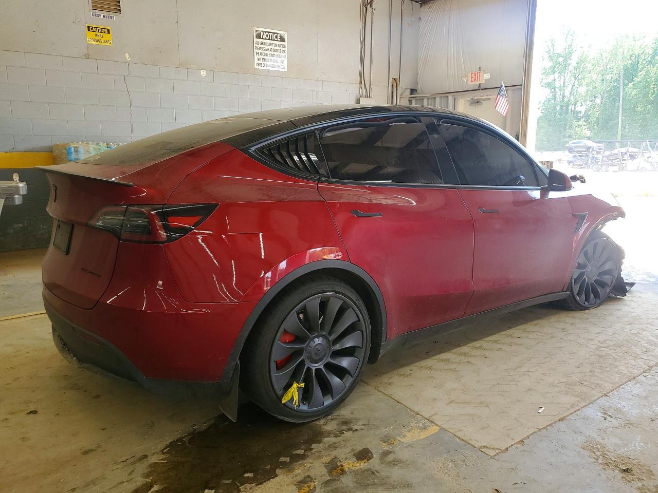 2025 TESLA MODEL Y