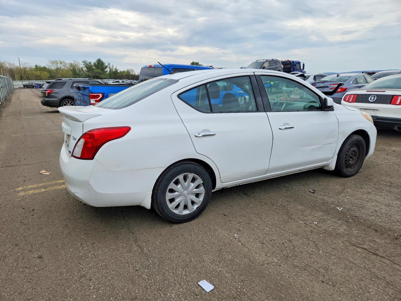 2014 NISSAN VERSA