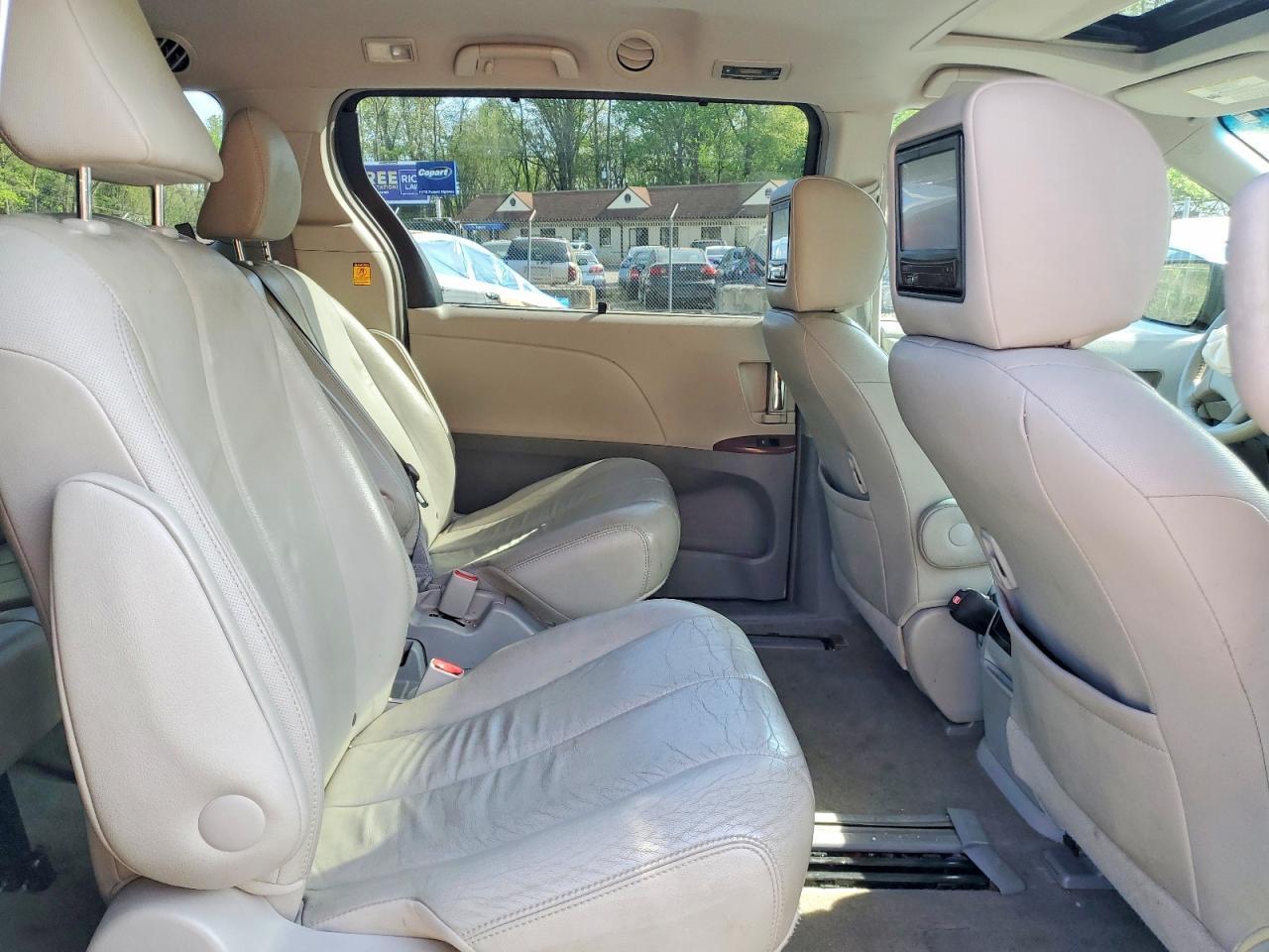 2012 TOYOTA SIENNA