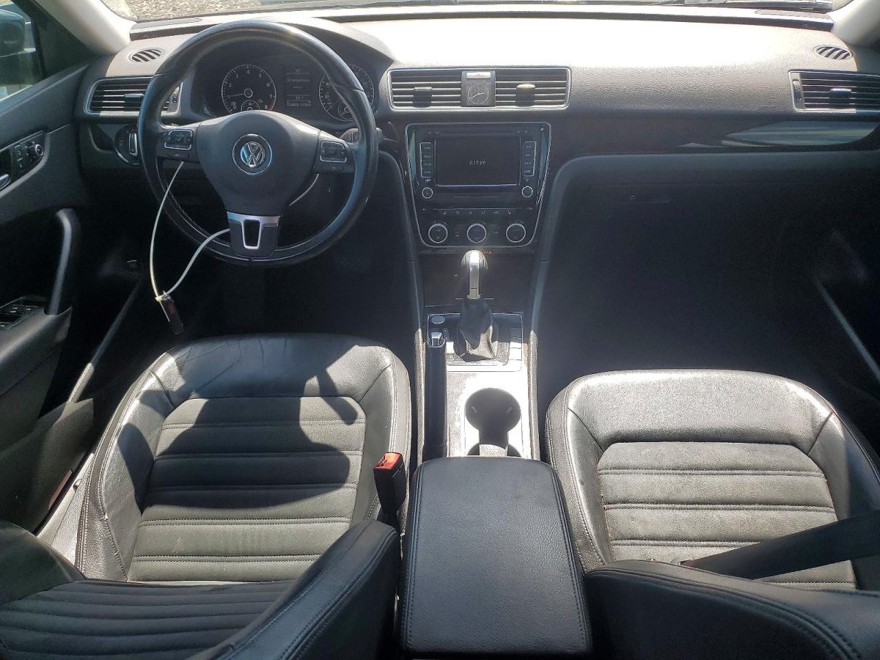 2015 VOLKSWAGEN Passat