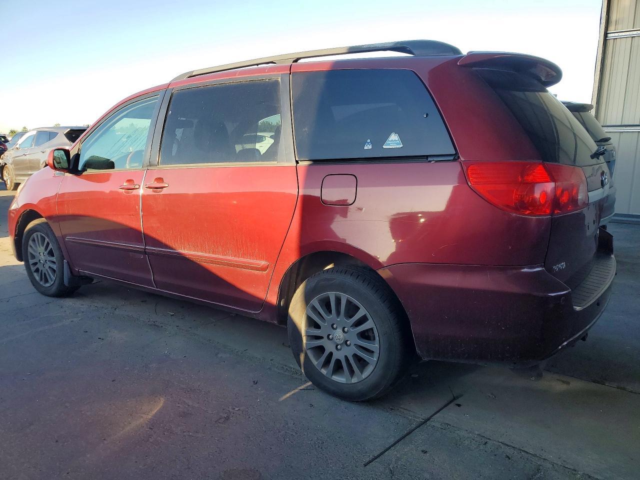 2009 TOYOTA SIENNA