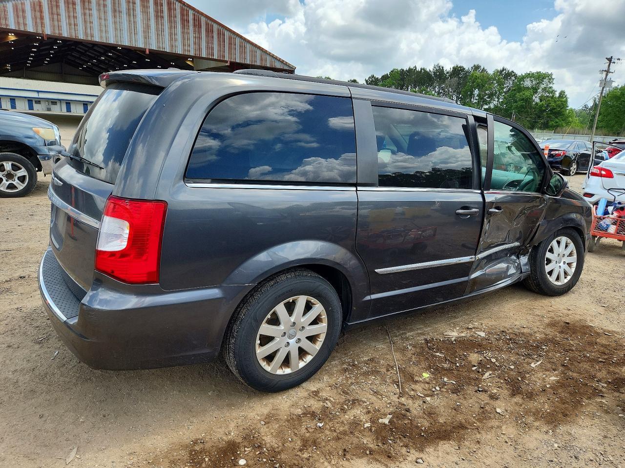 2016 CHRYSLER Town & Country