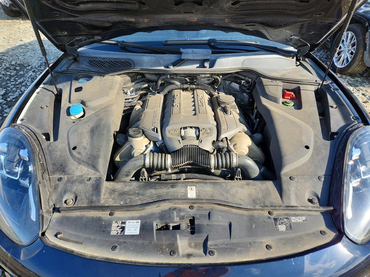 2016 PORSCHE CAYENNE