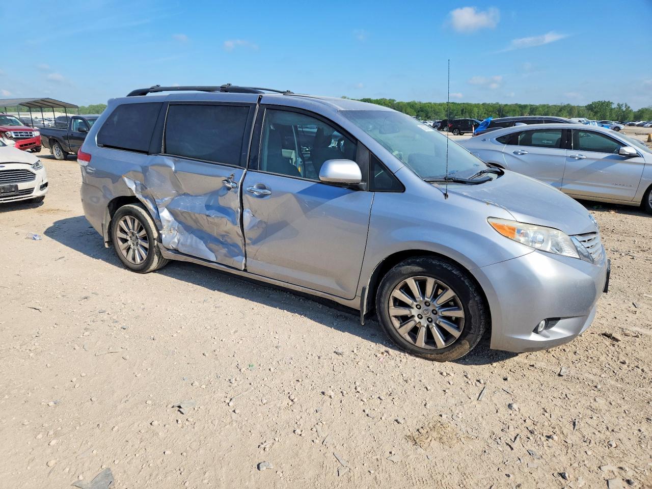 2013 TOYOTA SIENNA