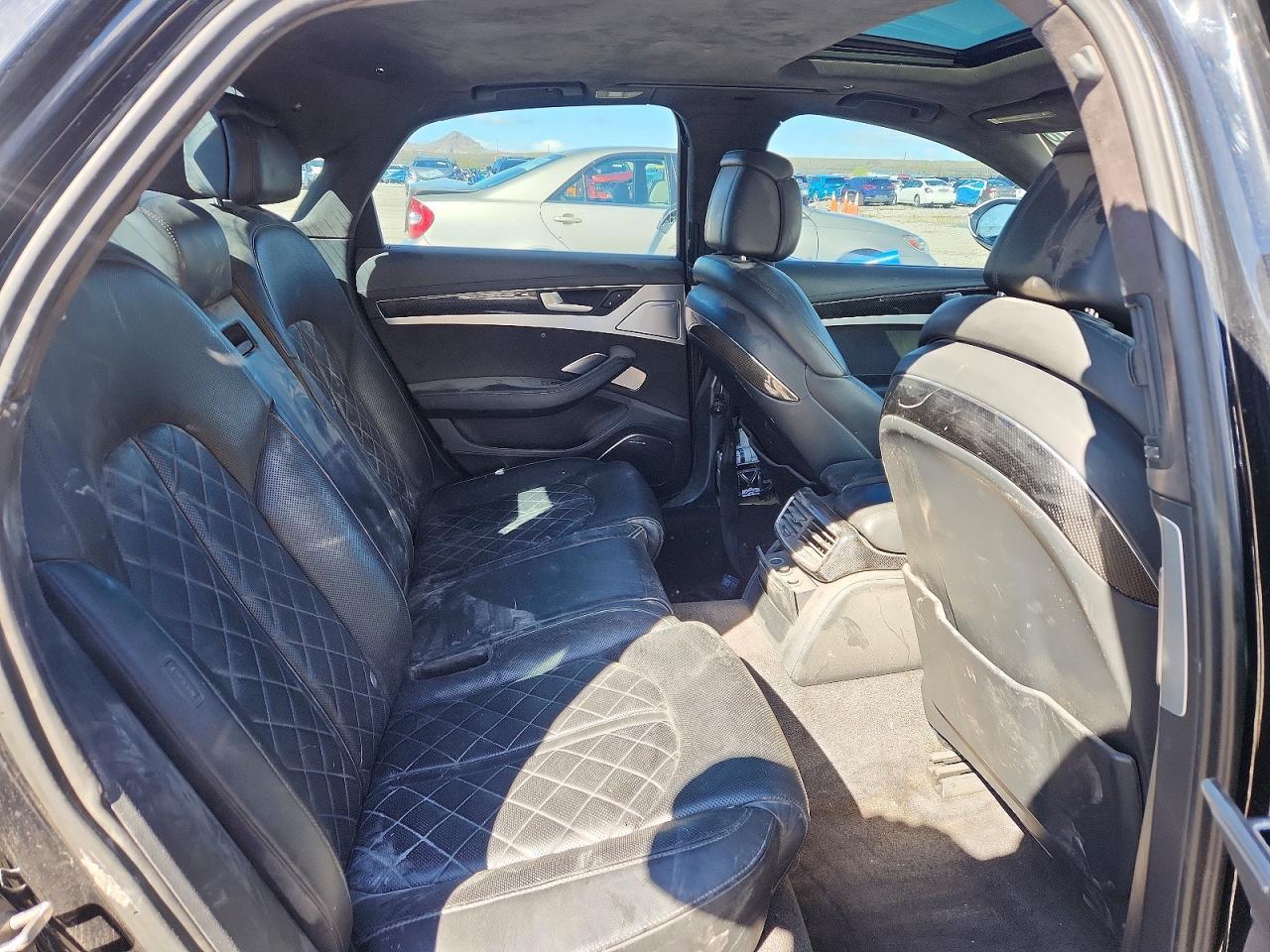 2013 AUDI S8