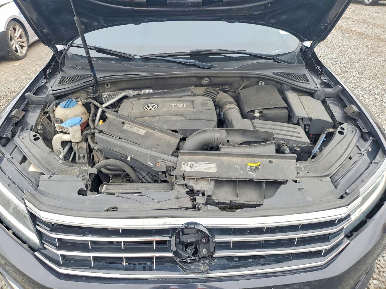 2017 VOLKSWAGEN Passat