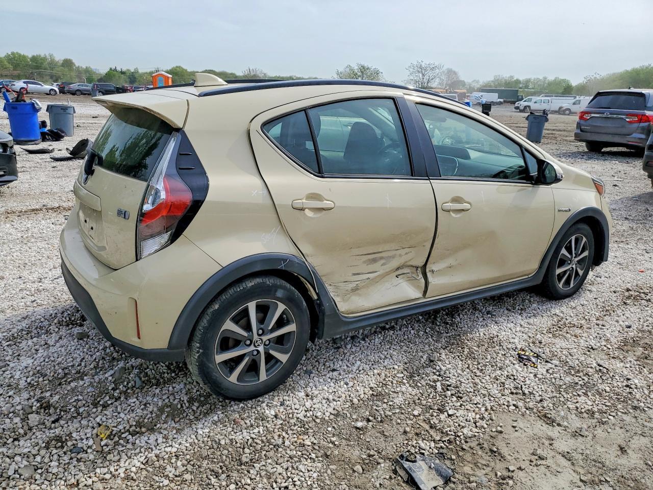 2018 TOYOTA Prius c