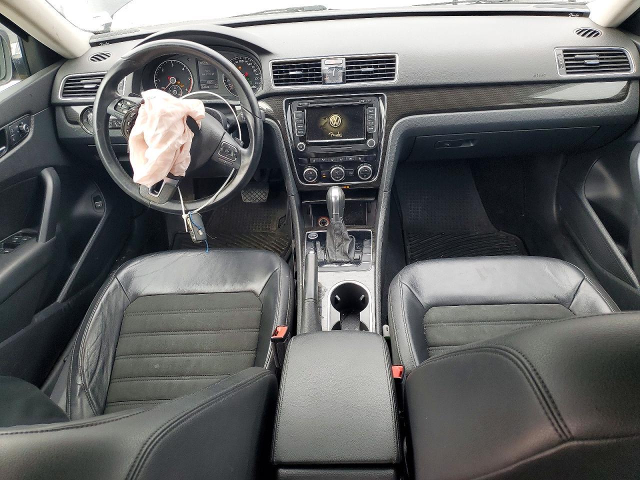 2014 VOLKSWAGEN Passat