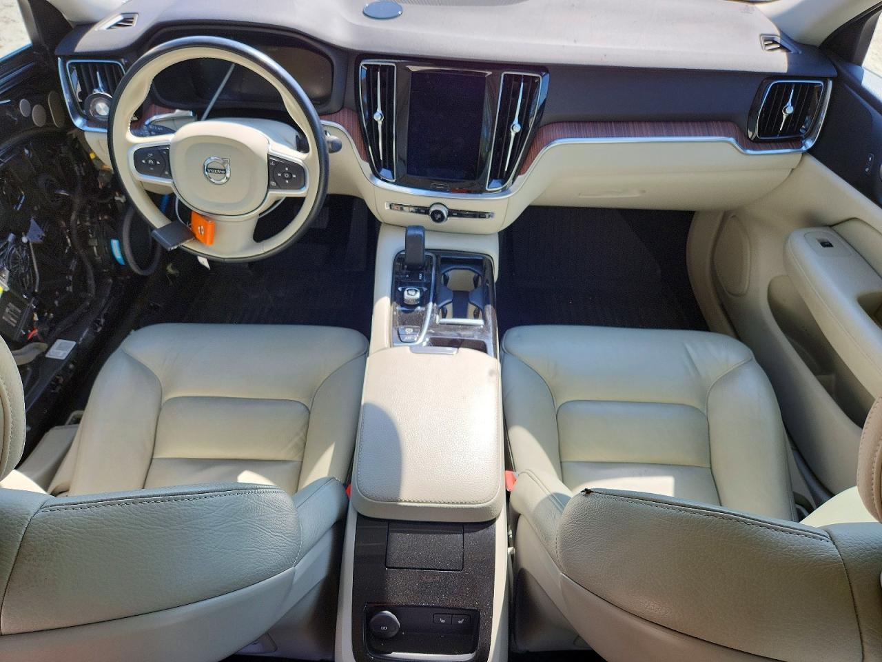 2022 VOLVO S60