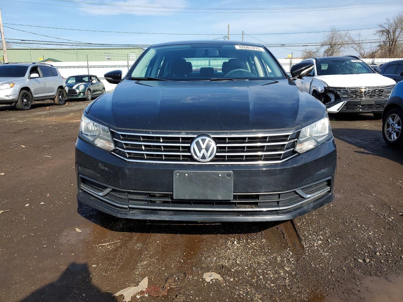 2016 VOLKSWAGEN Passat