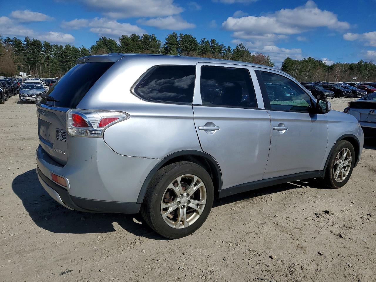 2015 MITSUBISHI outlander