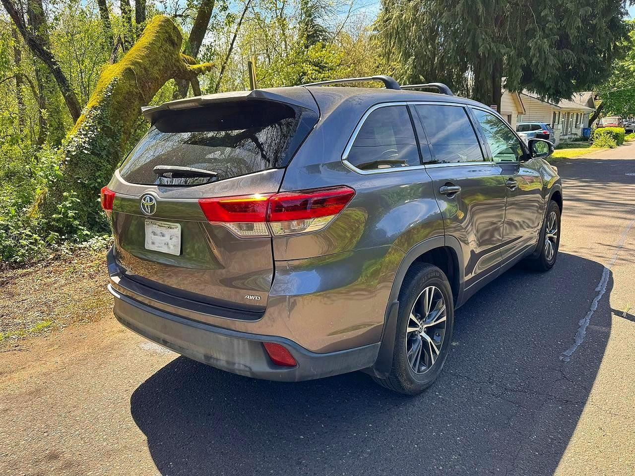 2017 TOYOTA HIGHLANDER