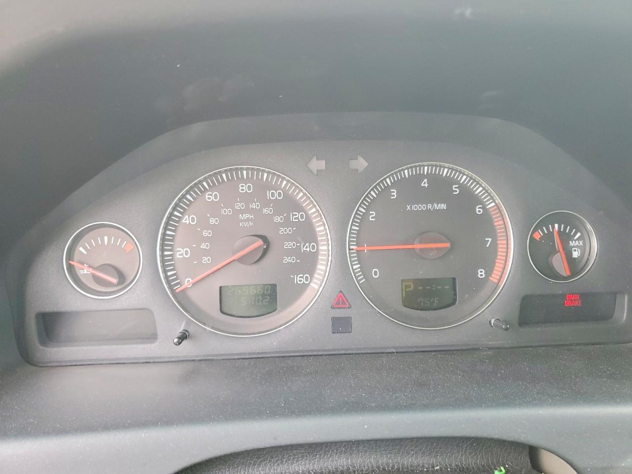 2004 VOLVO XC70