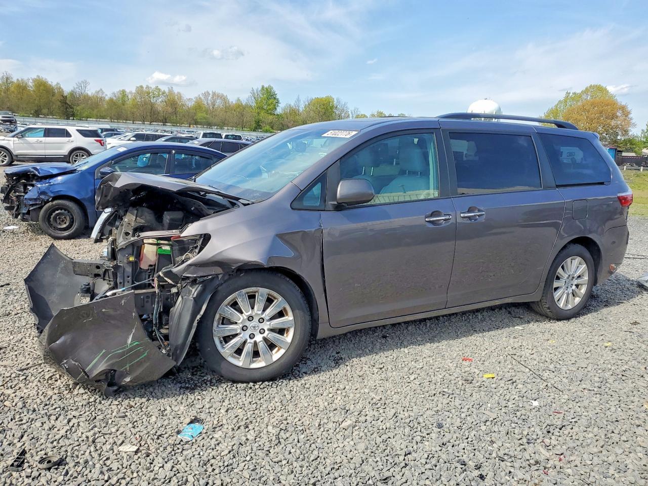 2015 TOYOTA SIENNA