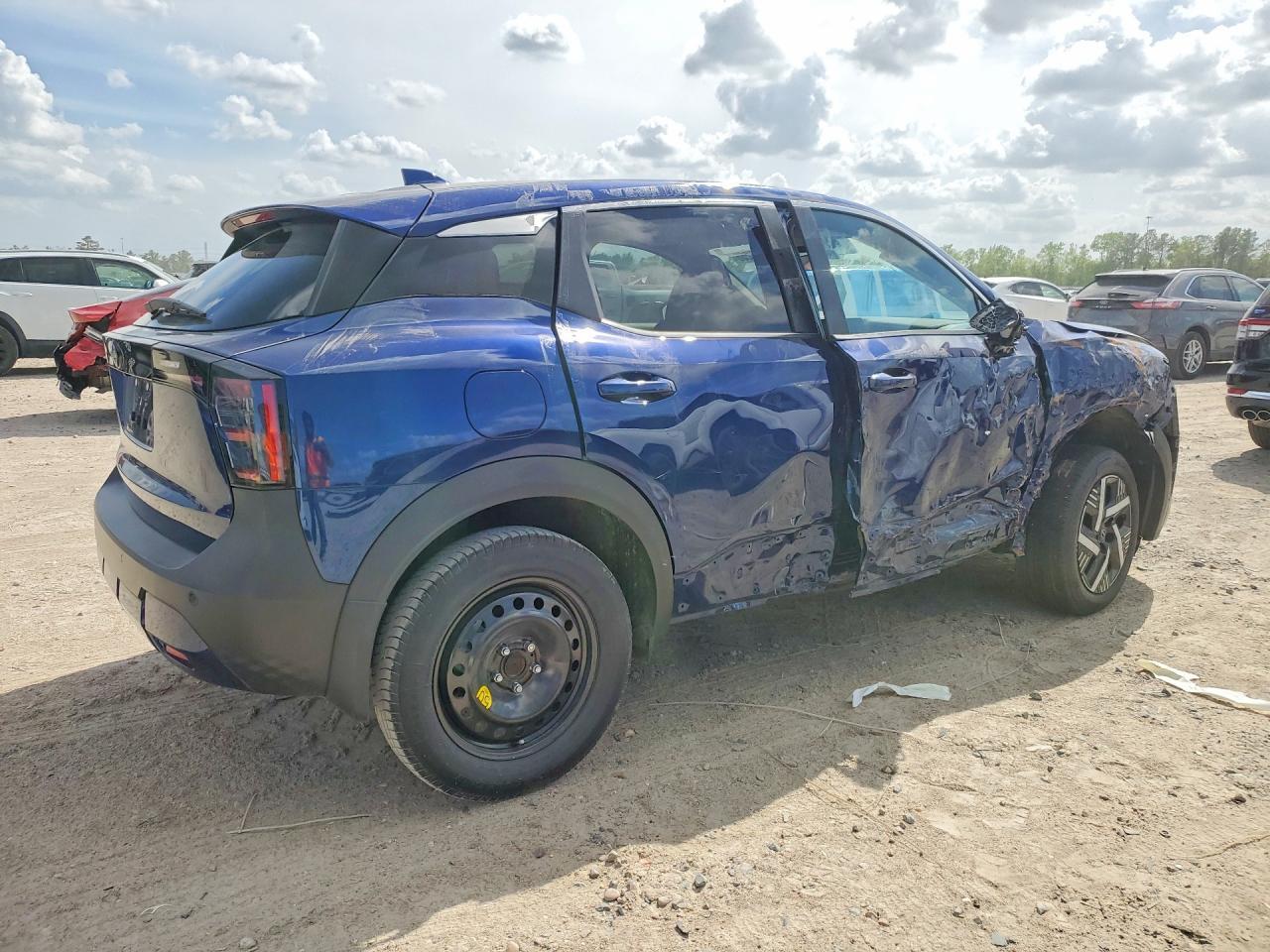 2025 NISSAN KICKS