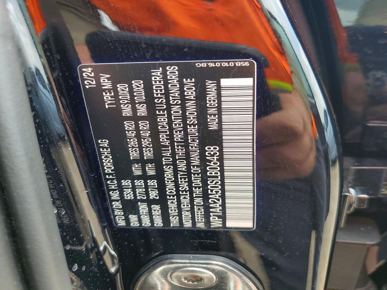 2025 PORSCHE Macan