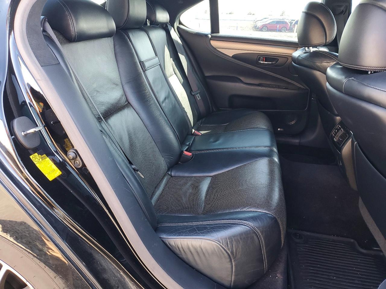 2013 LEXUS LS 460