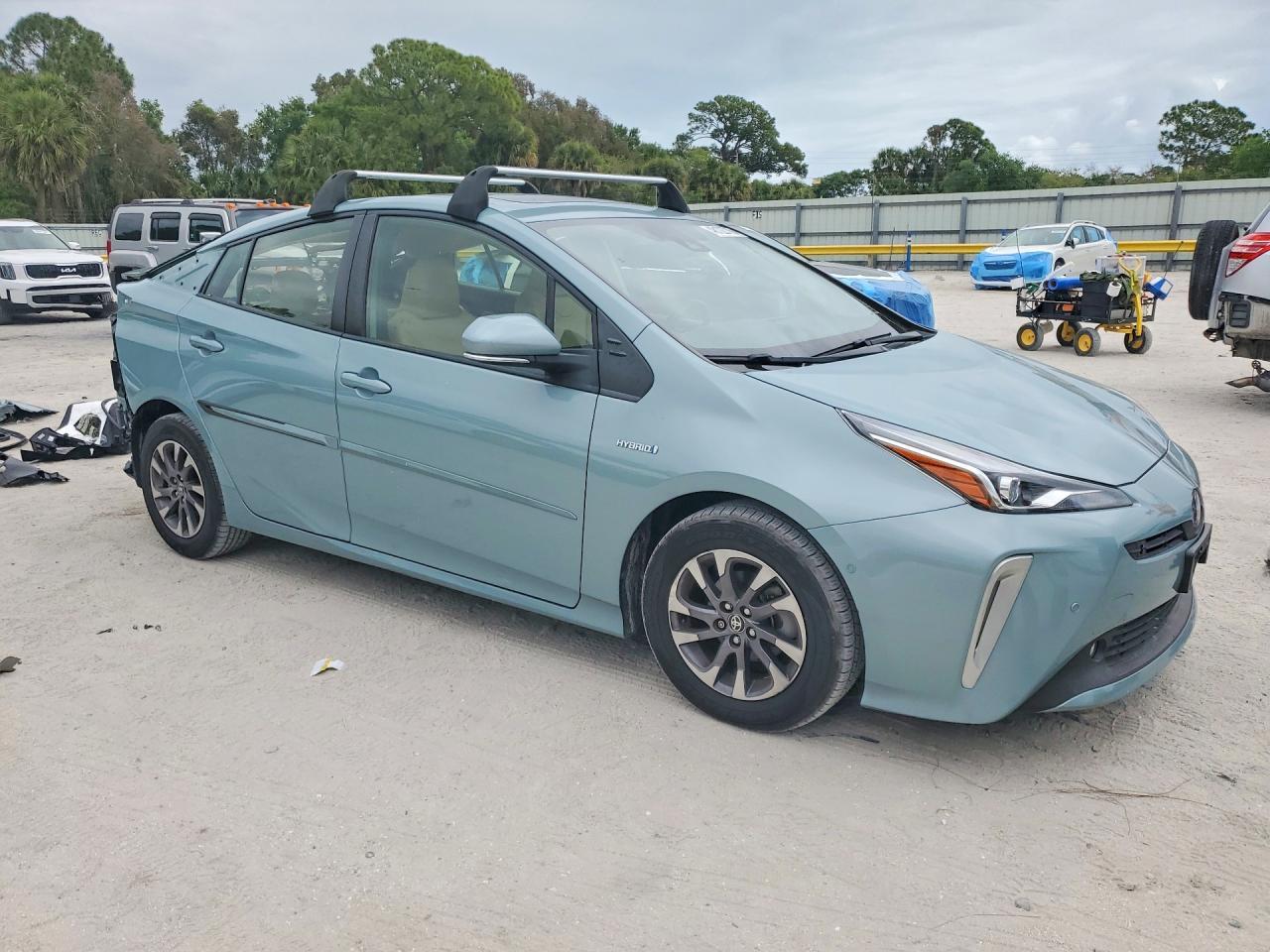 2022 TOYOTA PRIUS