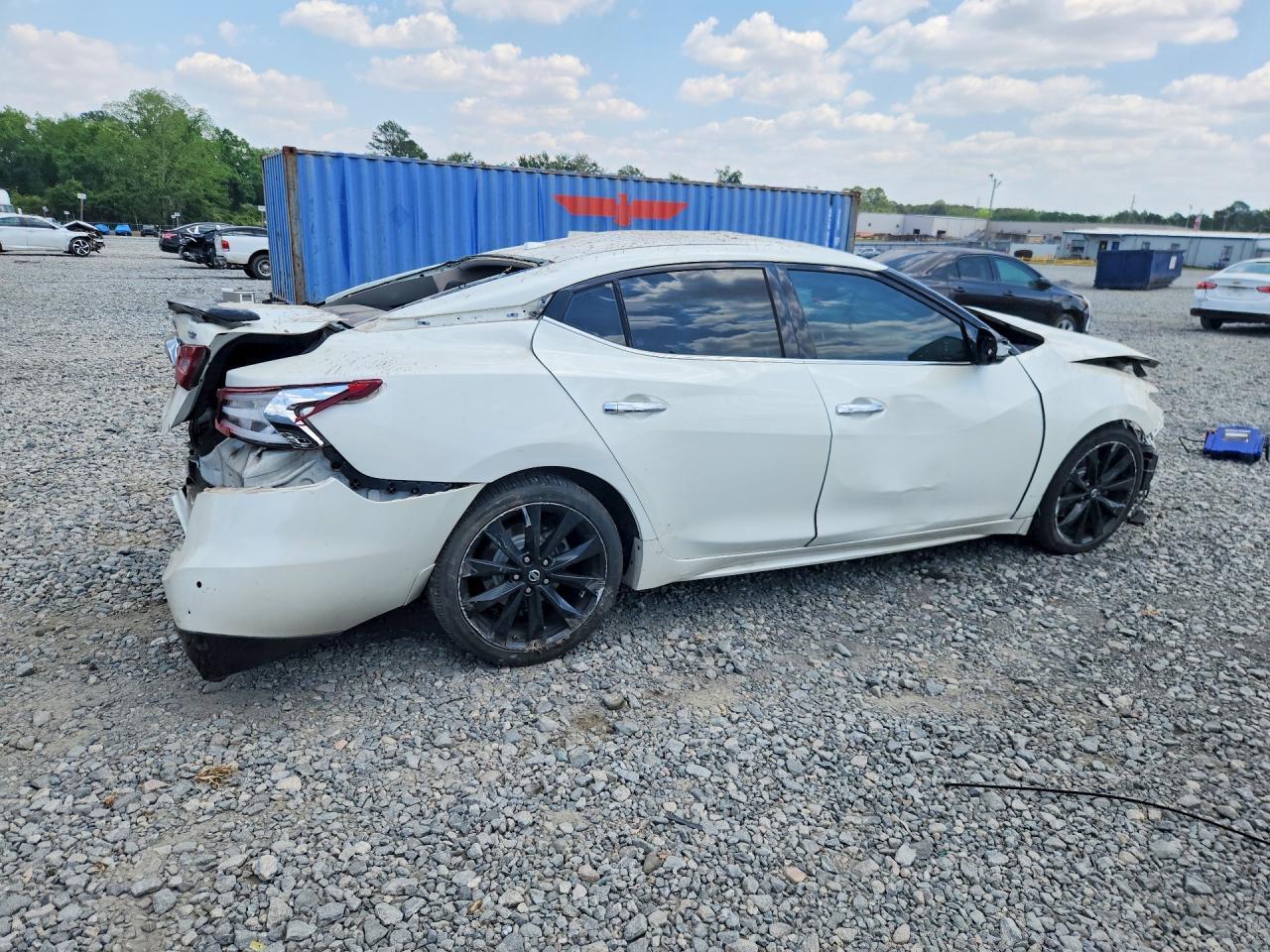 2017 NISSAN Maxima