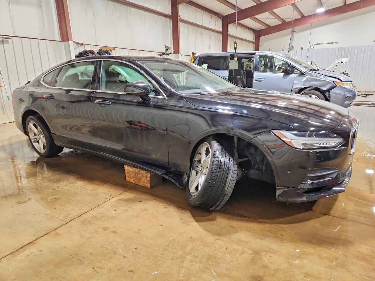 2018 VOLVO S90