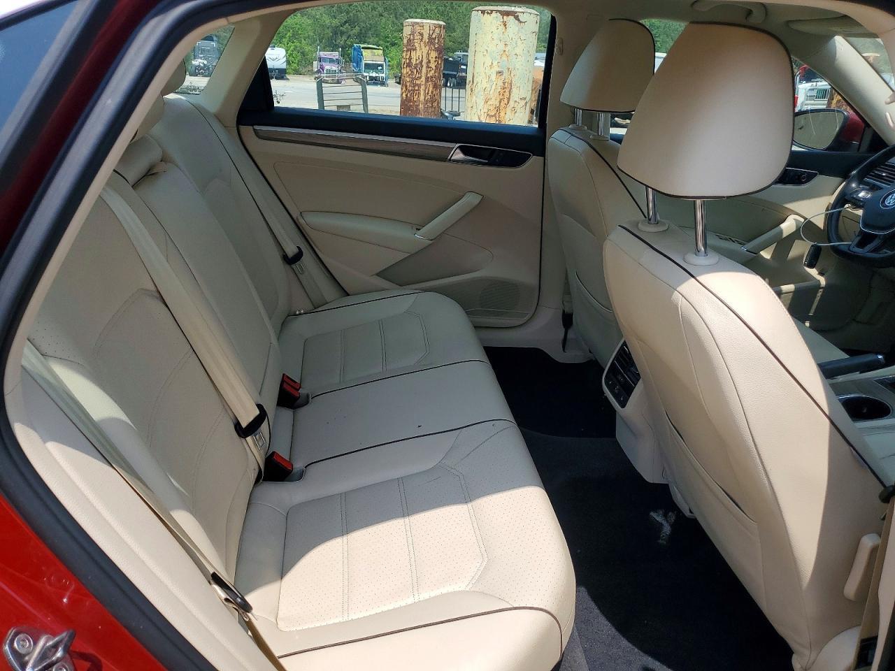 2017 VOLKSWAGEN Passat