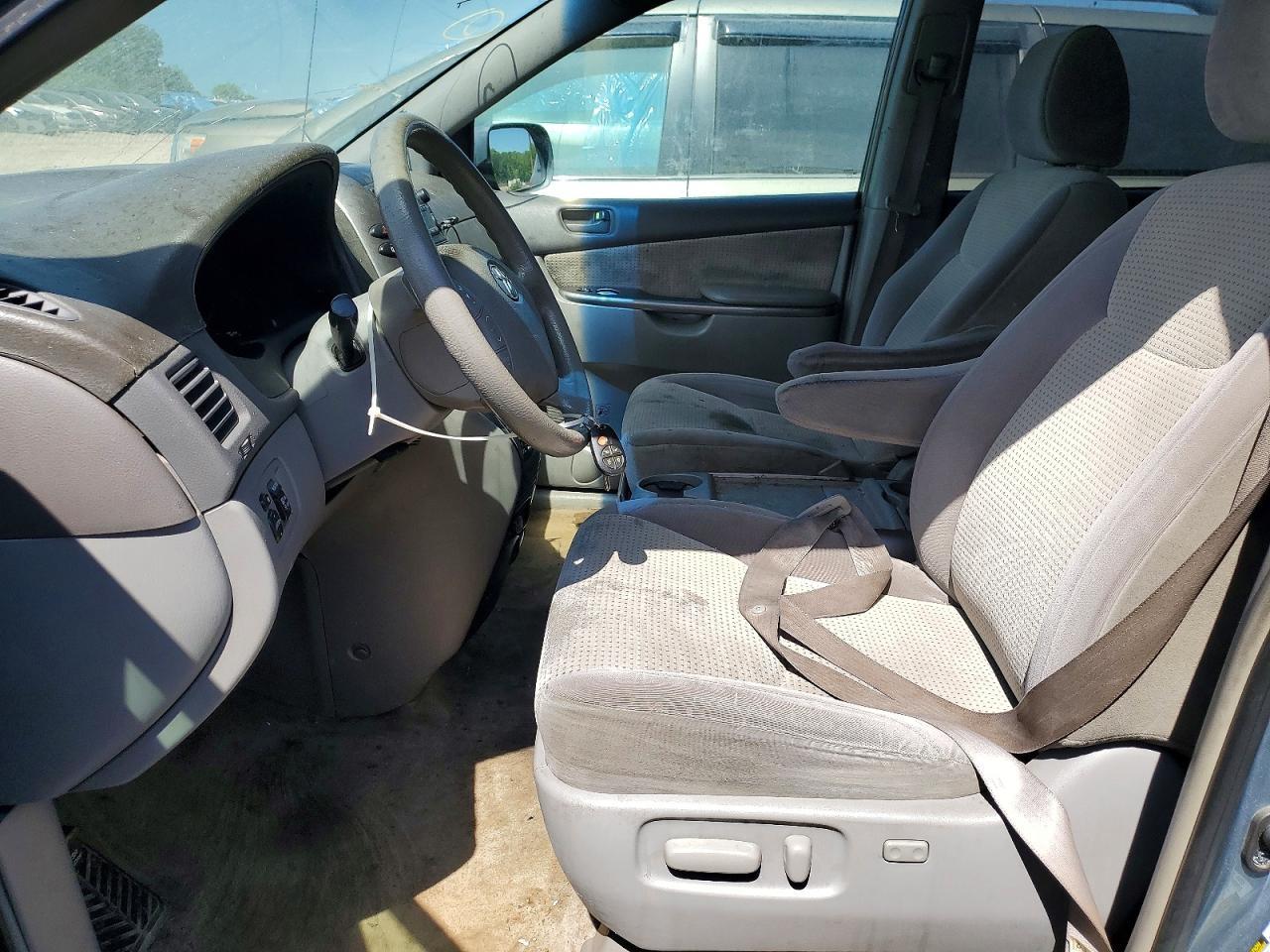 2009 TOYOTA SIENNA