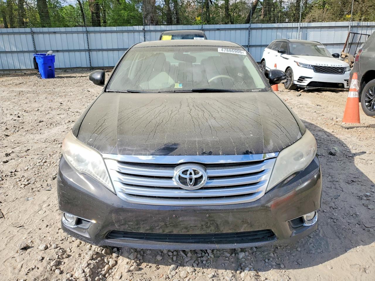 2011 TOYOTA Avalon