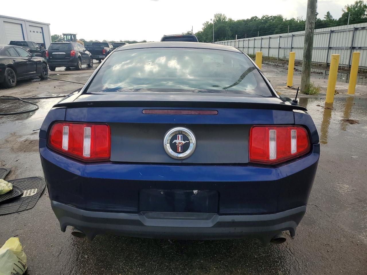 2011 FORD MUSTANG