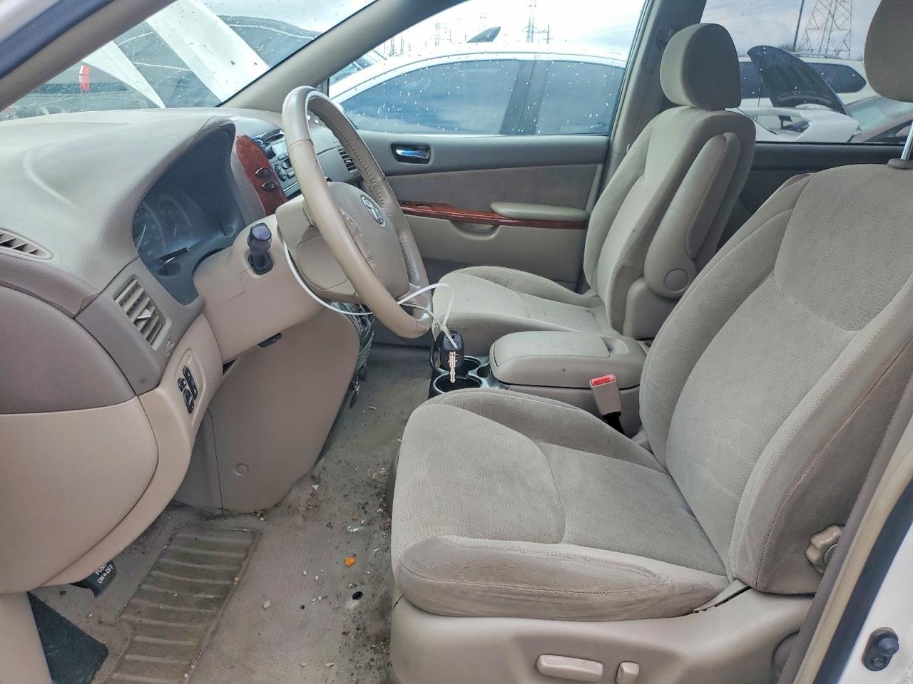2004 TOYOTA SIENNA