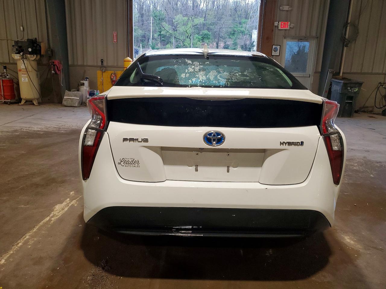 2016 TOYOTA PRIUS