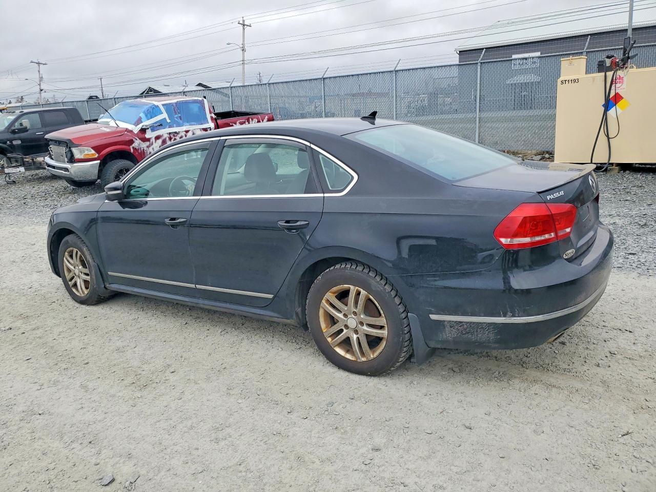 2014 VOLKSWAGEN Passat