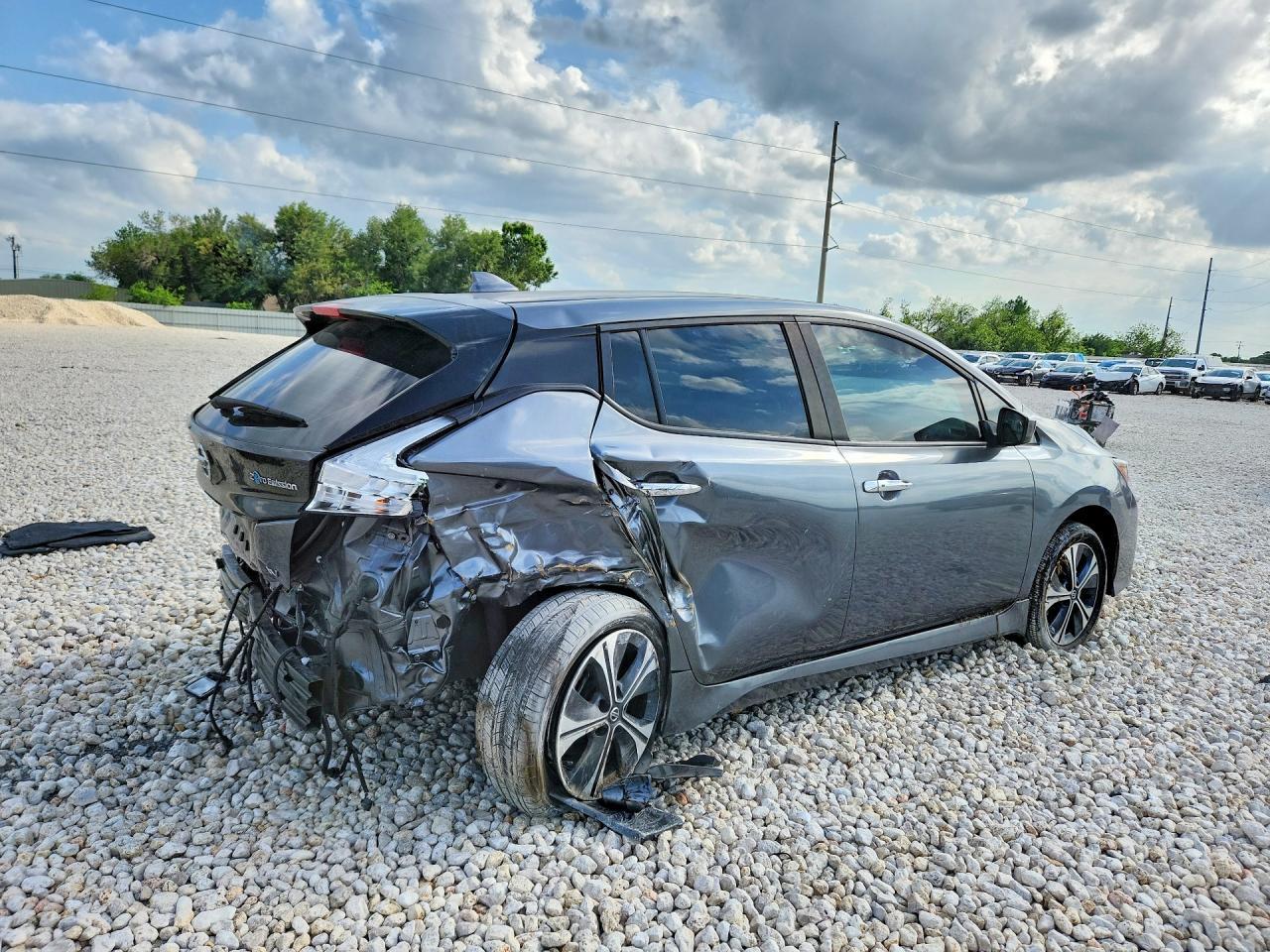 2022 NISSAN LEAF