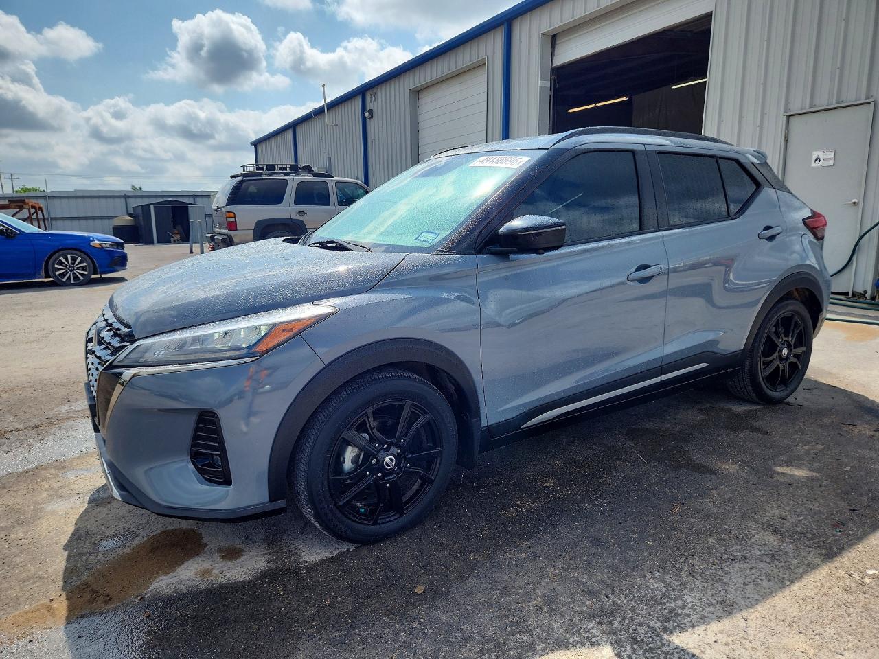 2021 NISSAN KICKS