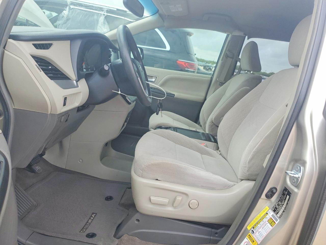 2017 TOYOTA SIENNA