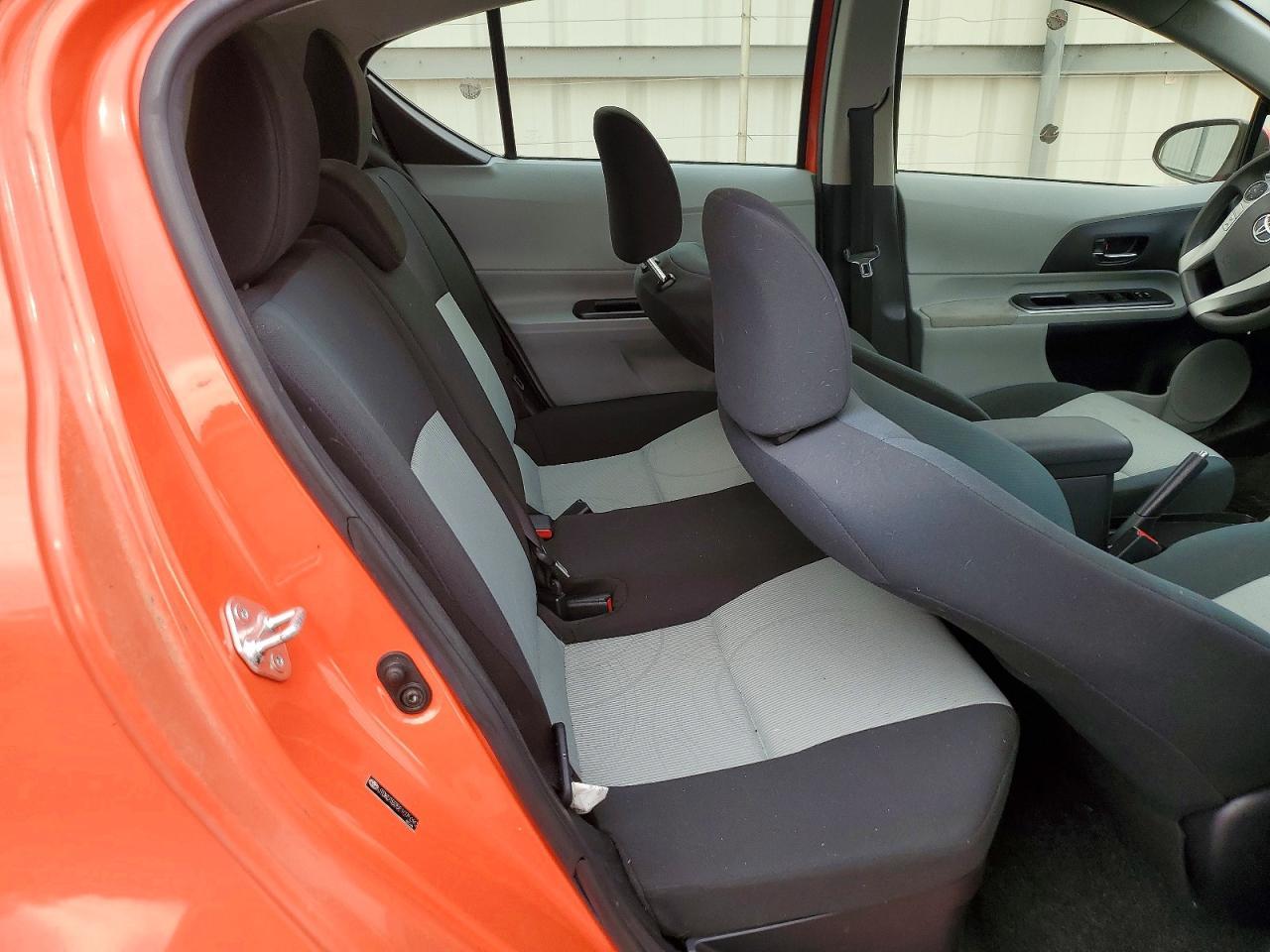 2014 TOYOTA Prius c