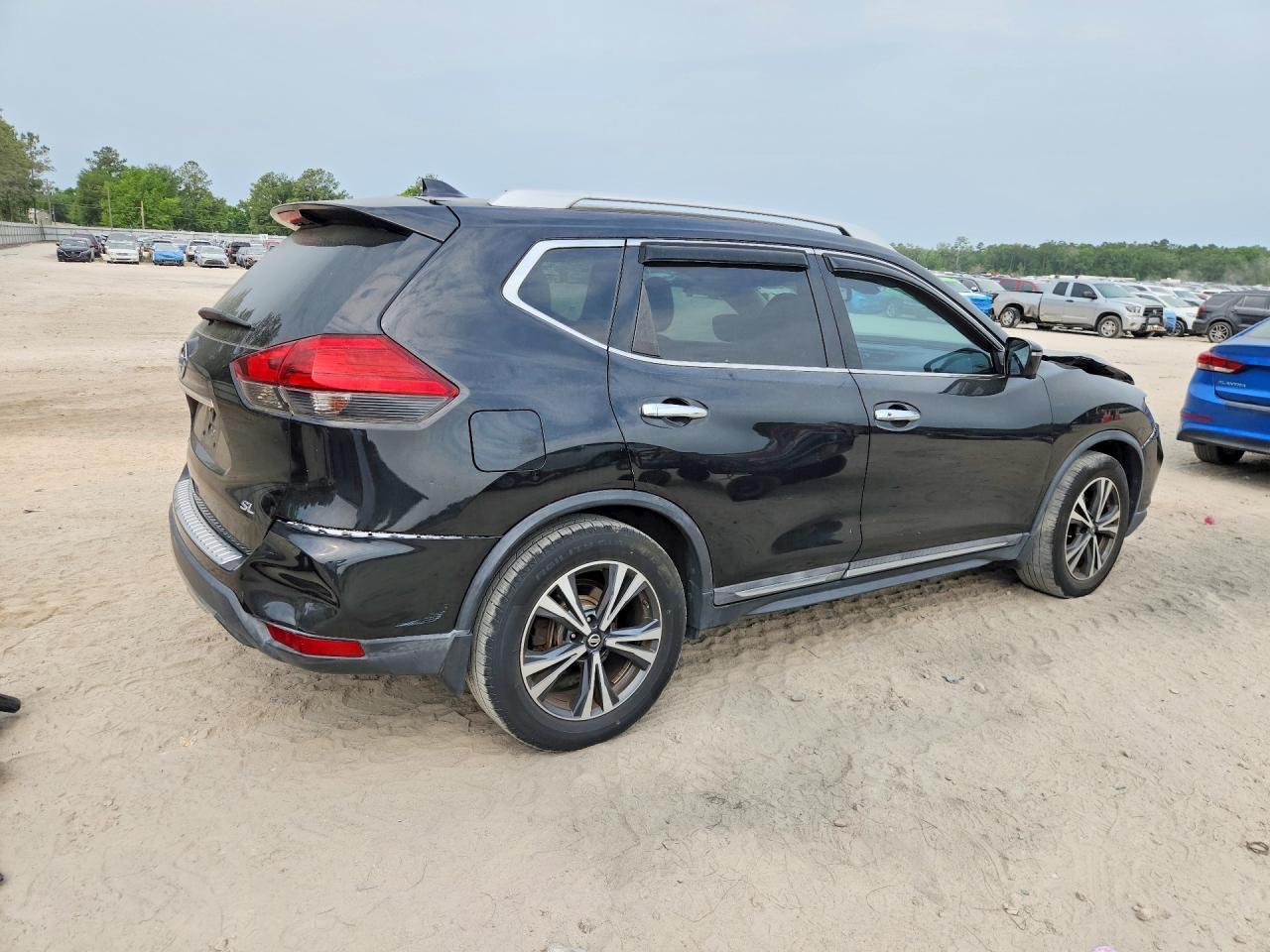 2017 NISSAN ROGUE