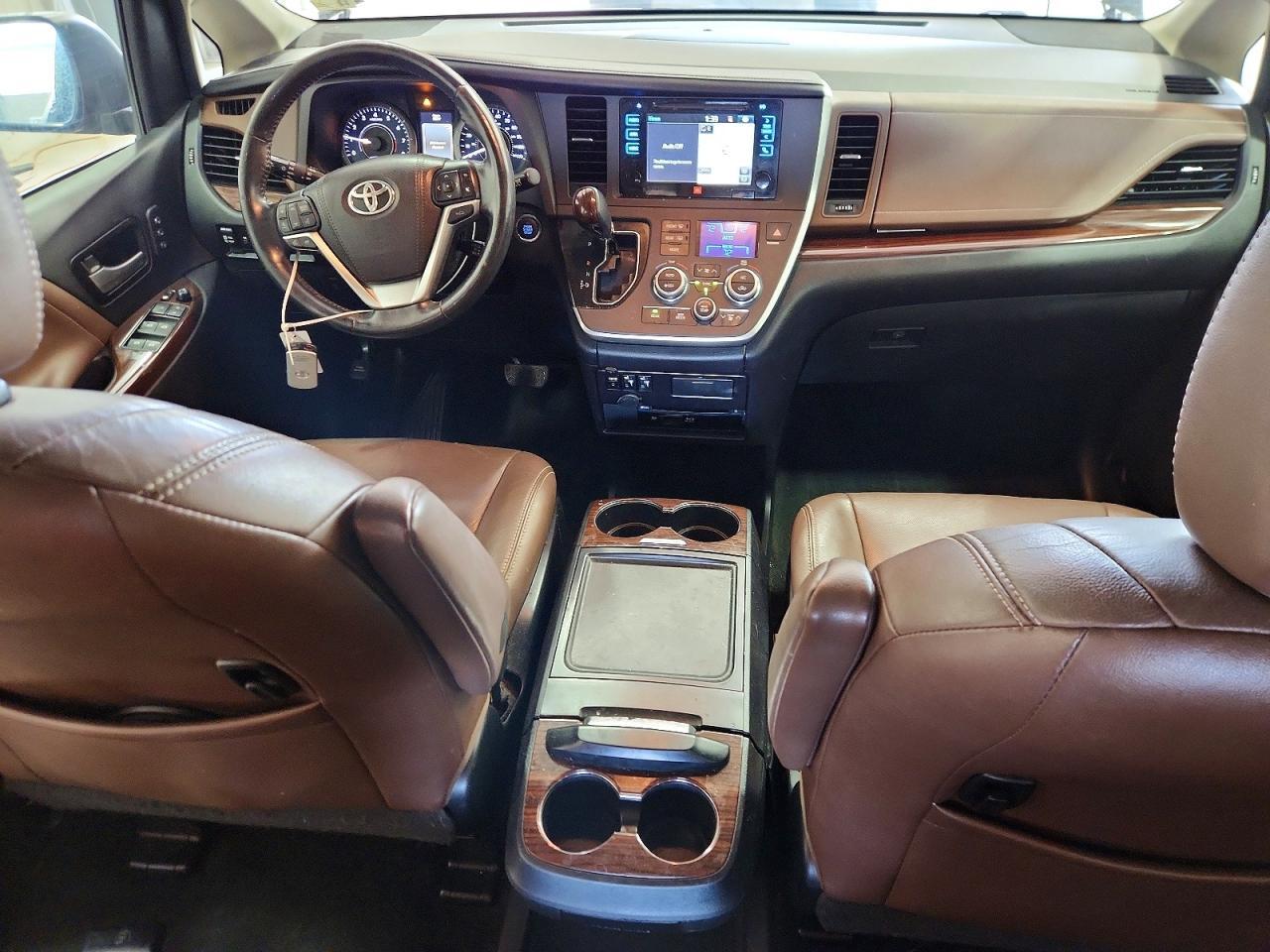 2017 TOYOTA SIENNA
