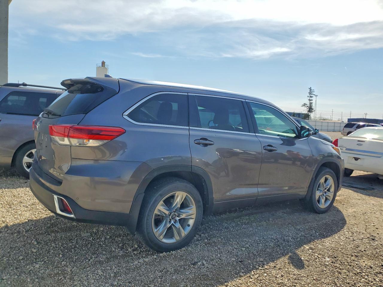 2017 TOYOTA HIGHLANDER